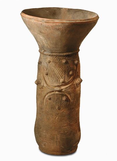 Vaso-piedistallo, Nupe (nigeria)