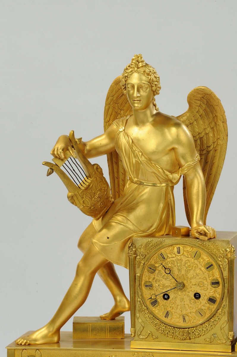 Pendola Carlo X in Bronzo Dorato a Fuoco Rappresentante le Arti, Francia XIX Secolo
