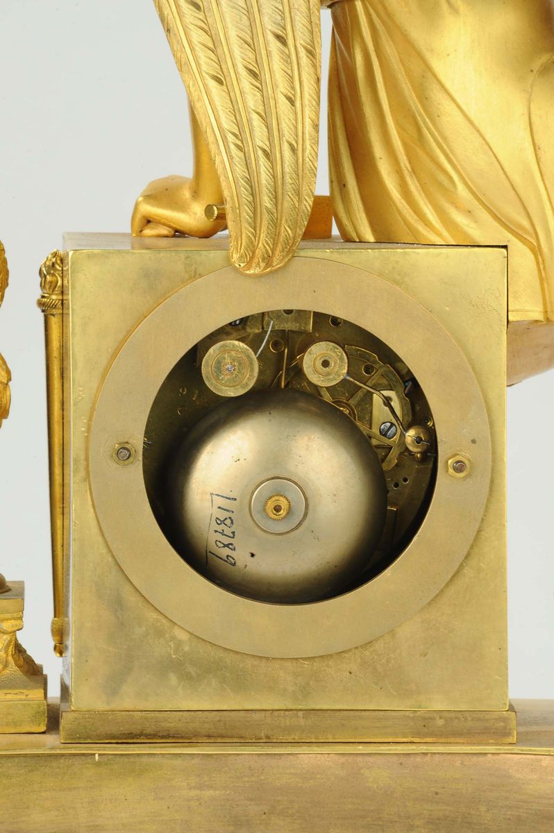 Pendola Carlo X in Bronzo Dorato a Fuoco Rappresentante le Arti, Francia XIX Secolo