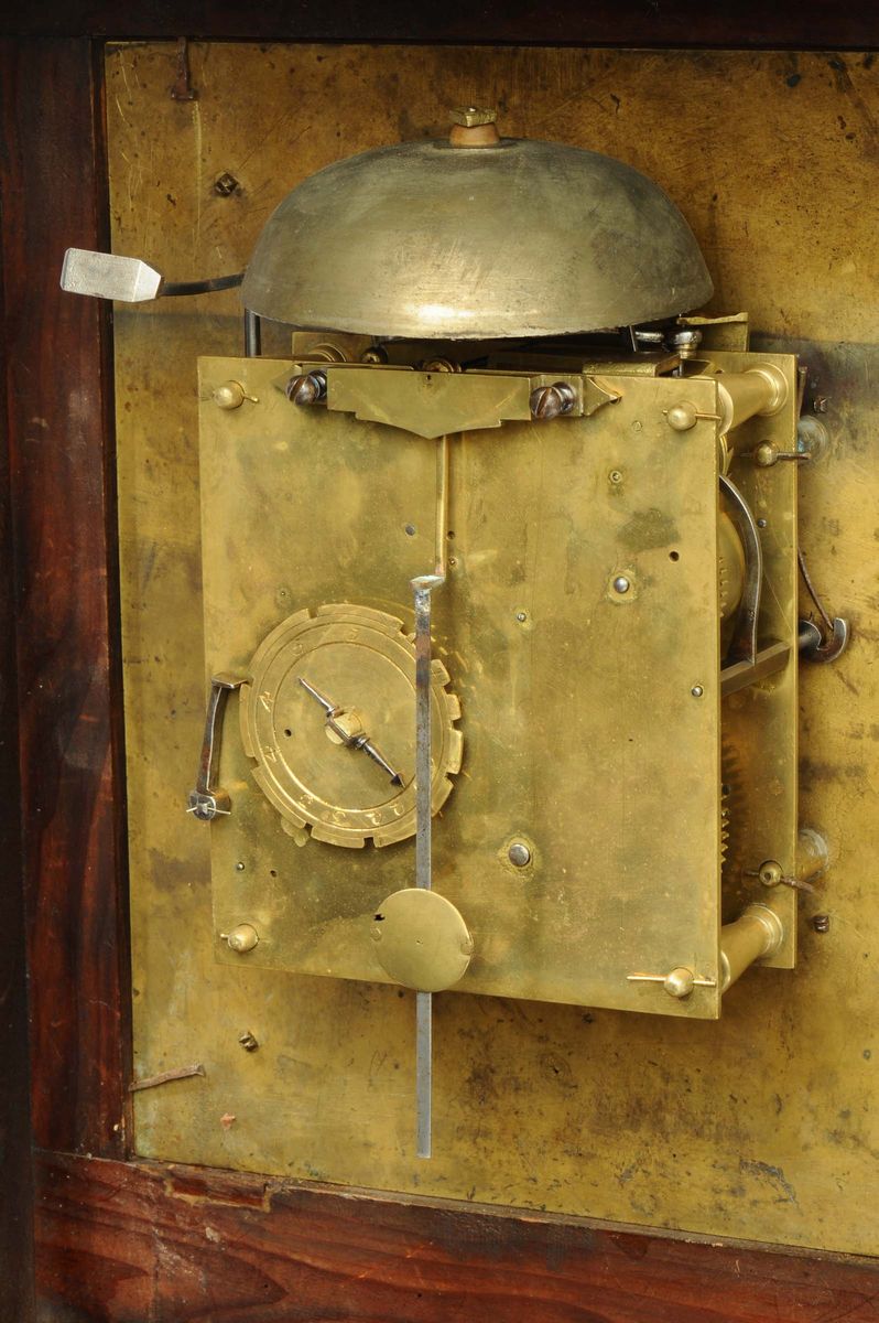 Orologio Romano con Cassa in Legno Lastronato in Palissandro e Ricchi Fregi Dorati, Metà del XVII...