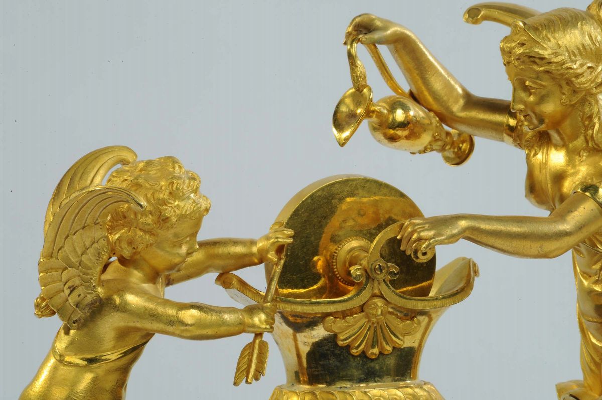 Orologio in Bronzo con Amore che Affila le Frecce, le Sieur a Paris, Francia XIX Secolo