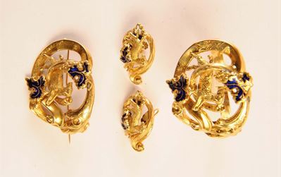 Parure Composta da Bracciale, Spilla e Orecchini
