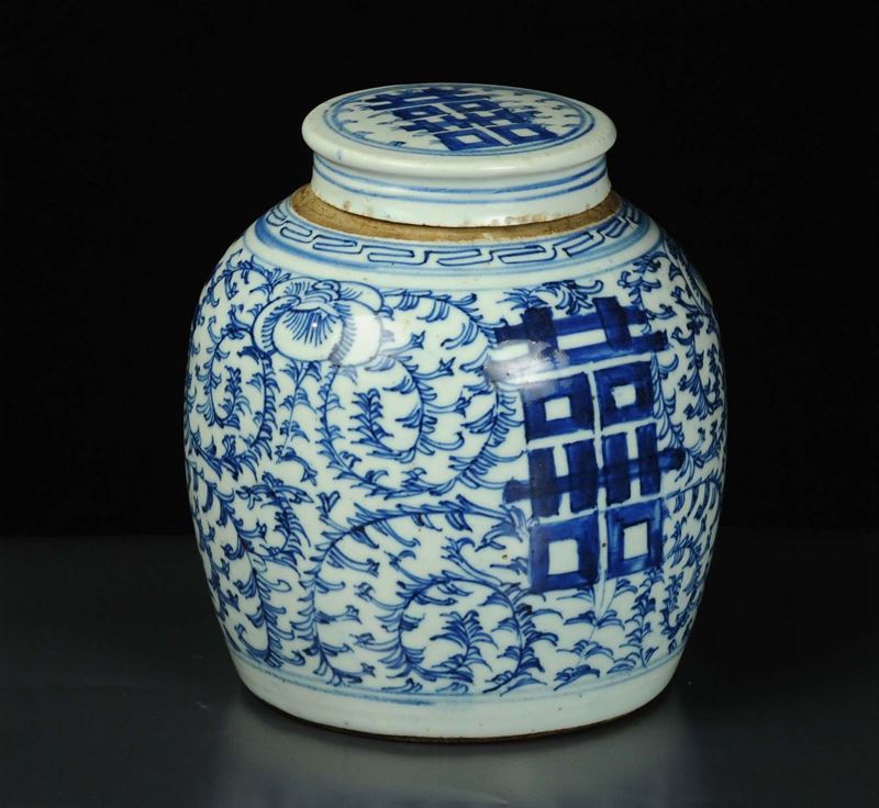 Vaso con coperchio in porcellana, Cina  - Auction OnLine Auction 03-2012 - Cambi Casa d'Aste