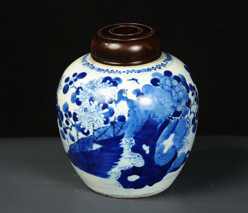 Vaso in porcellana con coperchio in legno, Cina XX secolo  - Asta Asta OnLine 03-2012 - Cambi Casa d'Aste