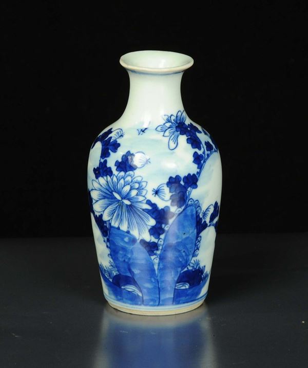 Vasetto in porcellana, Cina XX secolo
