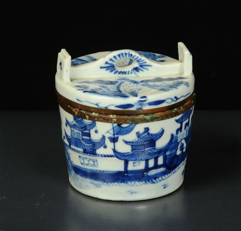 Vasetto con coperchio in porcellana, Cina  - Asta Arte Orientale - Cambi Casa d'Aste