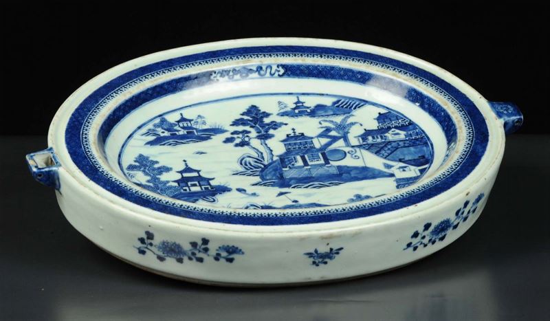 Scaldavivande in porcellana, Cina XX secolo  - Asta Arte Orientale - Cambi Casa d'Aste