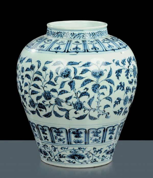 Vaso in porcellana, Cina stile Ming
