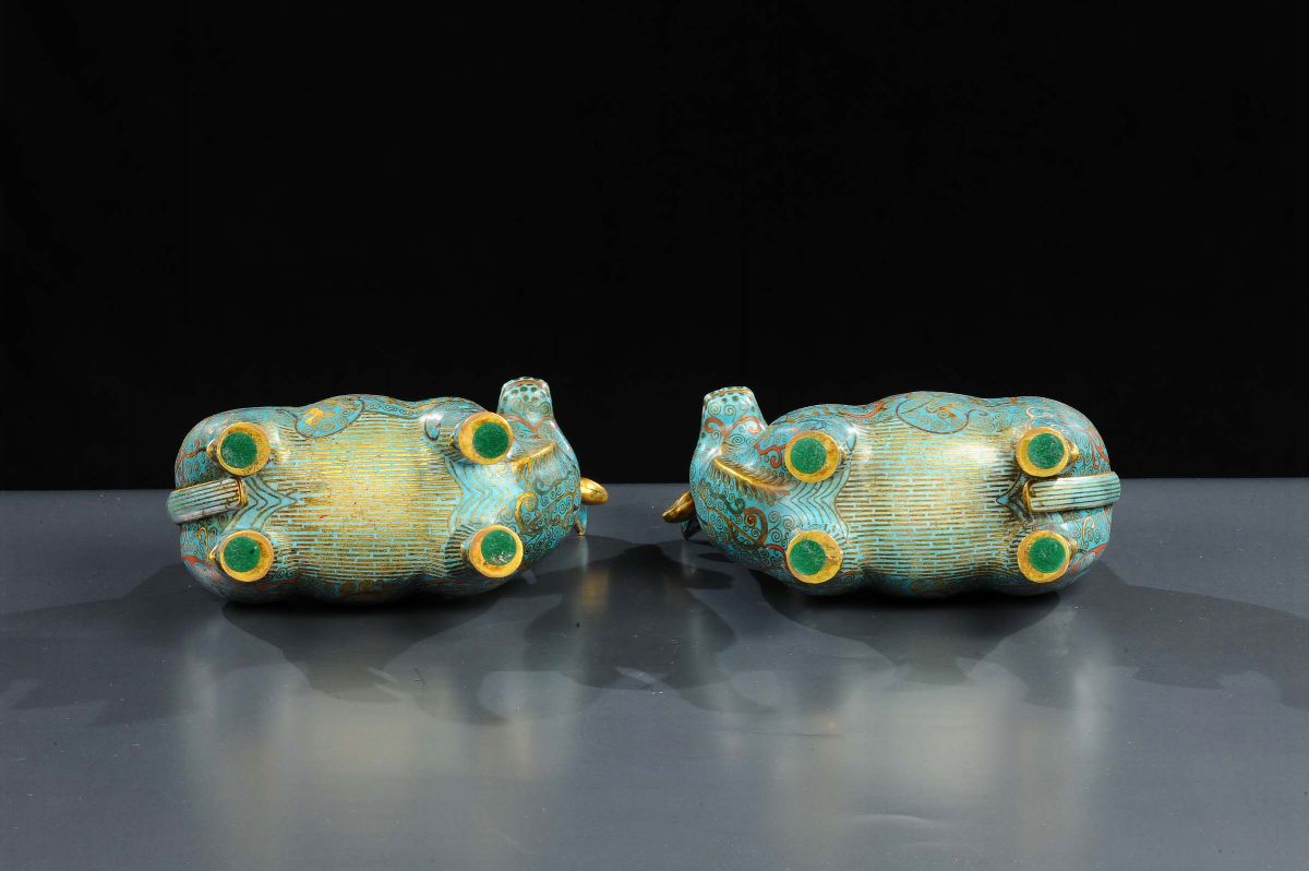 Coppia di Bruciaprofumo a Foggia di Mucche in Metallo e Smalti Cloisonnè, Cina