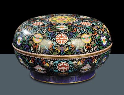 Scatola in Smalti Cloisonnè con Disegno a Fiori e Simbolo di Lunga Vita, Cina