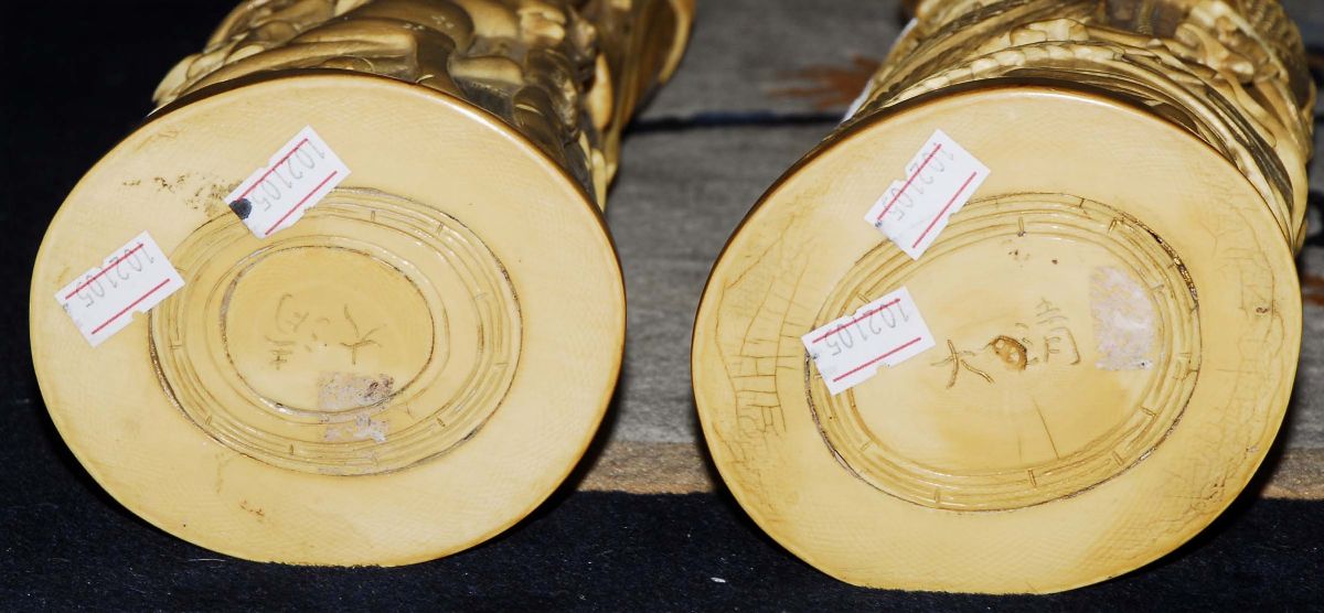 Coppia di Sculture in Avorio Raffiguranti Fanciulla con Fiori e Shou-lao Simbolo di Lunga Vita, C...