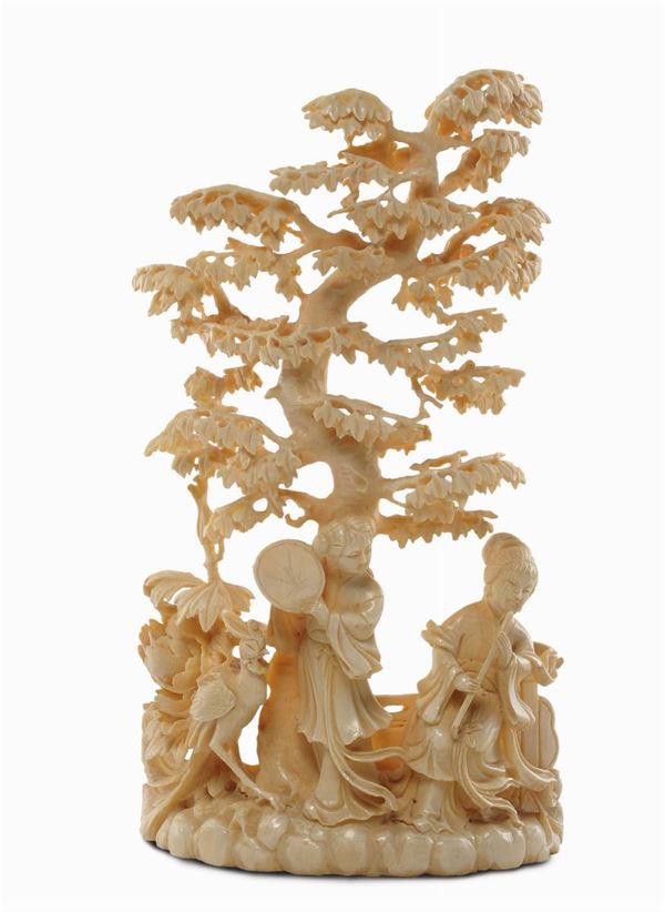 Scultura in avorio raffigurante albero con figure, Cina