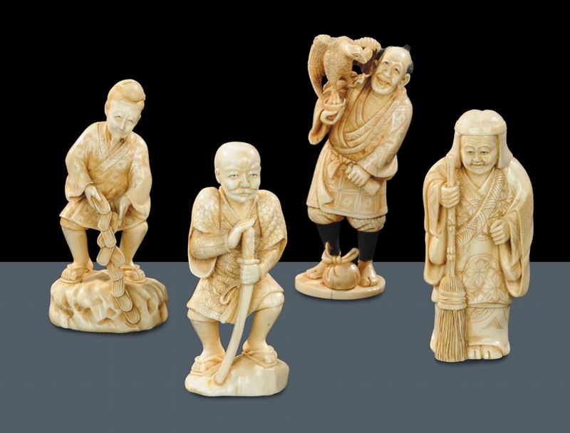 Quattro figure in avorio scolpito con personaggi, Giappone  - Auction Oriental Art - Cambi Casa d'Aste