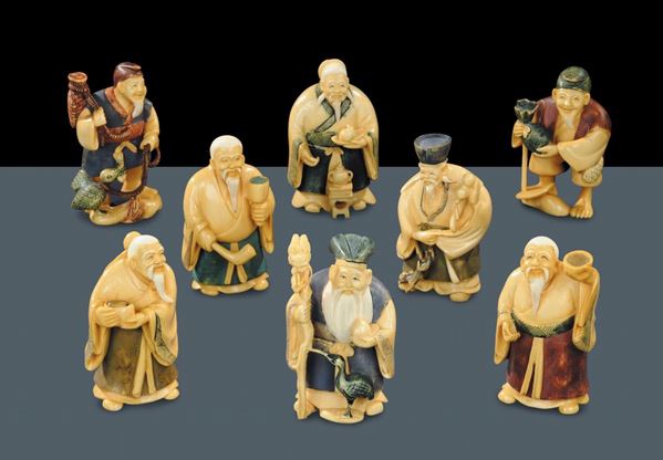 Otto figure in avorio dipinto raffiguranti personaggi, Giappone