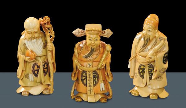Tre figure in avorio raffiguranti saggi, Giappone XX secolo
