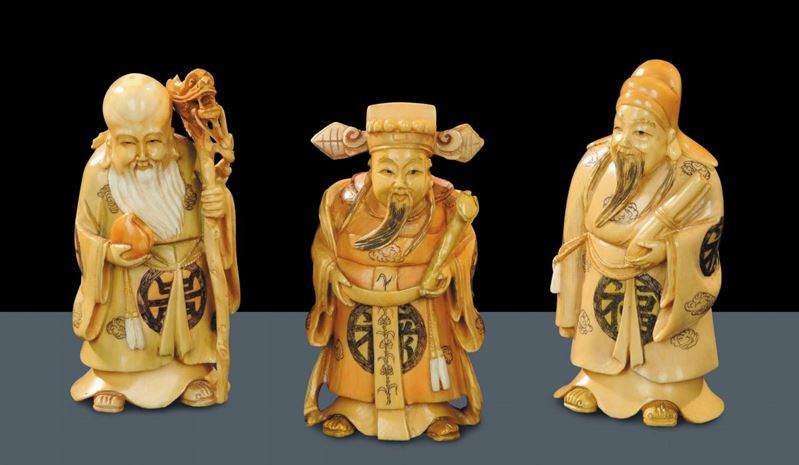 Tre figure in avorio raffiguranti saggi, Giappone XX secolo  - Auction Oriental Art - Cambi Casa d'Aste