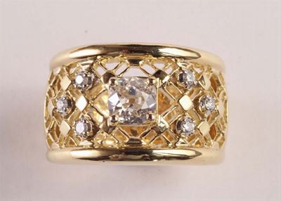 Anello con Diamante Centrale