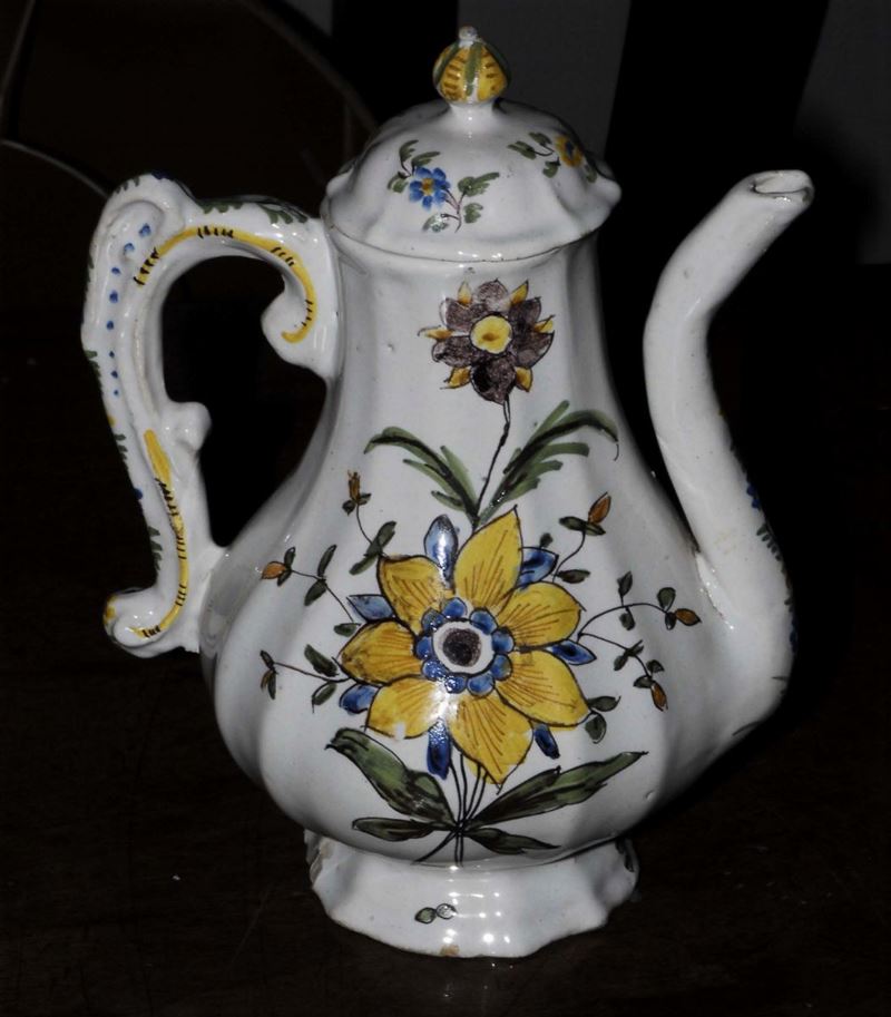Caffettiera in maiolica con decoro a fiori, Imola XVIII secolo  - Asta Antiquariato e Dipinti Antichi - Cambi Casa d'Aste