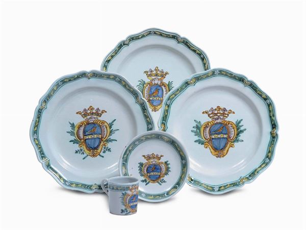 Lotto di tazzina con piatto e tre piatti Cerreto Sannita, XVIII secolo