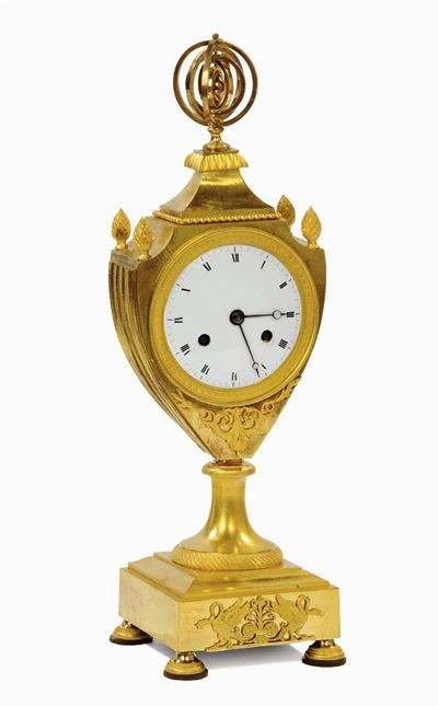 Pendola Impero Ad Anfora in Bronzo Dorato al Mercurio e Sfera Armillare sulla Sommità, Inizio XIX...