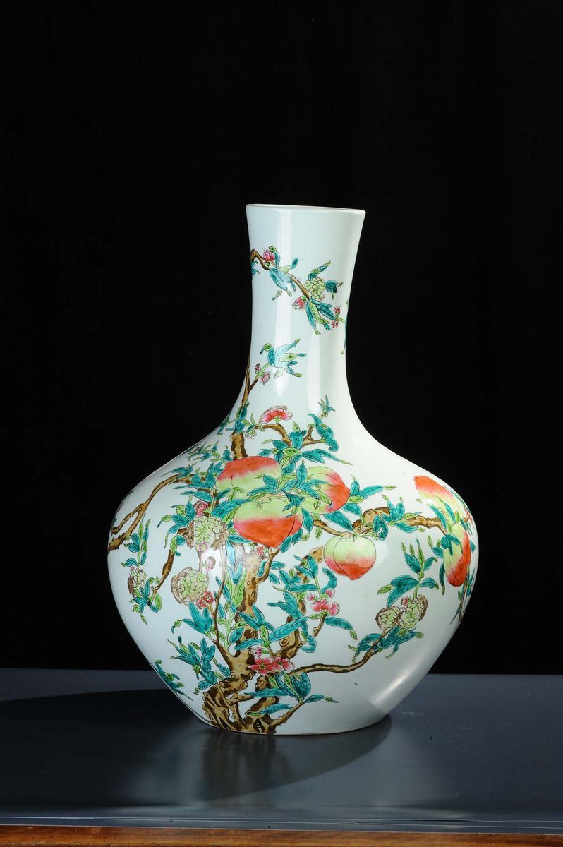 Vaso in porcellana a fiasca, Cina  - Asta Arte Orientale - Cambi Casa d'Aste