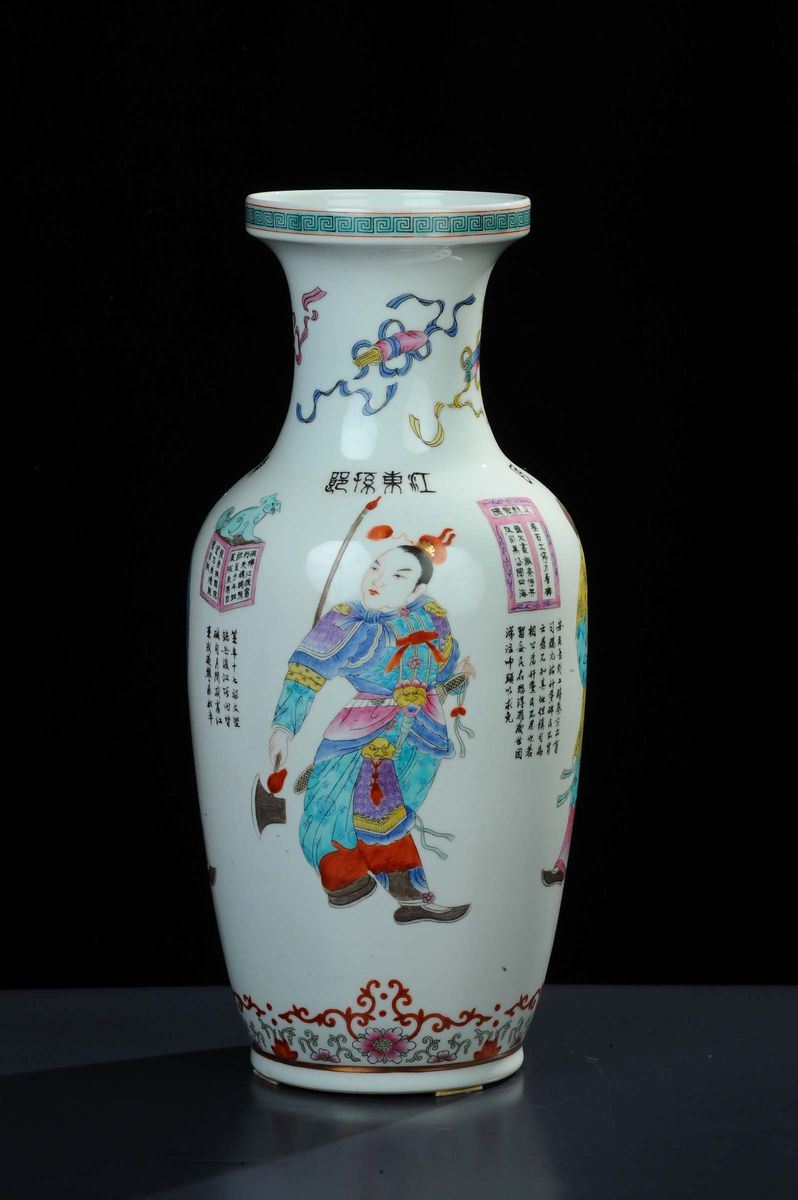 Vaso in porcellana a balaustro, Cina  - Auction Oriental Art - Cambi Casa d'Aste