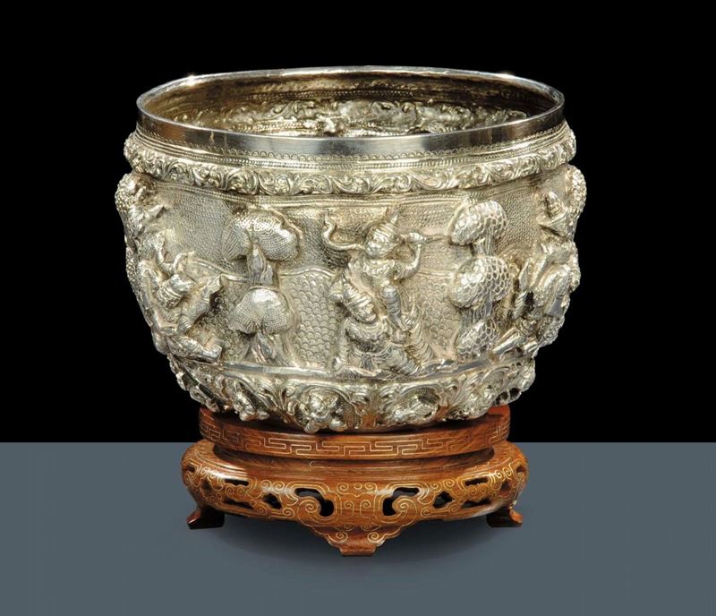 Ciotola cerimoniale in argento 90%, Birmania fine XIX secolo  - Asta Arte Orientale - Cambi Casa d'Aste