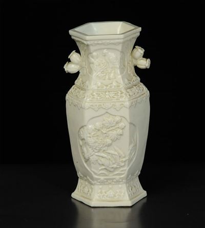 Vaso in Porcellana Bianca di Foockow, Cina Fine XIX Secolo