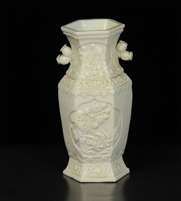 Vaso in porcellana bianca di Foockow, Cina fine XIX secolo