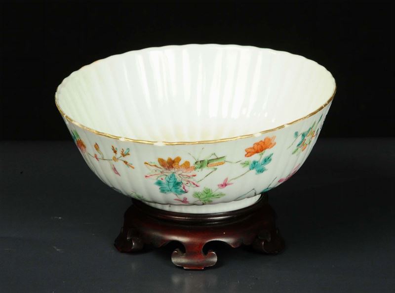 Ciotolina da tè in porcellana con corpo lobato, Cina  - Auction Oriental Art - Cambi Casa d'Aste