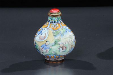 Snuff Bottle in Rame Smaltato, Decoro di Bimbi in Policromia, XVIII Secolo