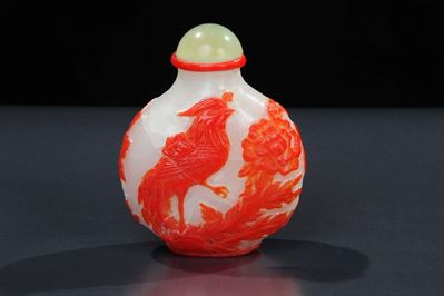 Snuff Bottle Bianca con Sovrapposizione di uno Strato Color Rosso, Cina
