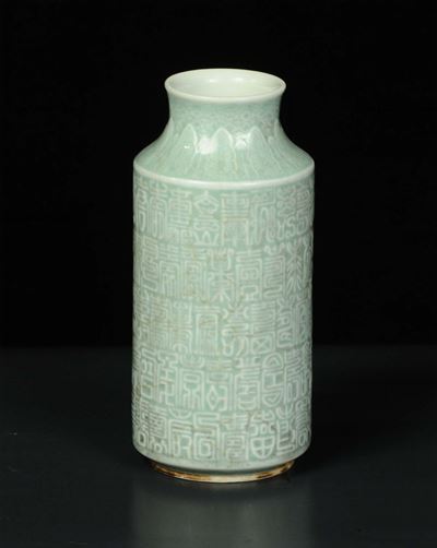 Vaso in Porcellana Colore Verde Oliva con Vetrificazione Celadon, Fine XVIII Secolo