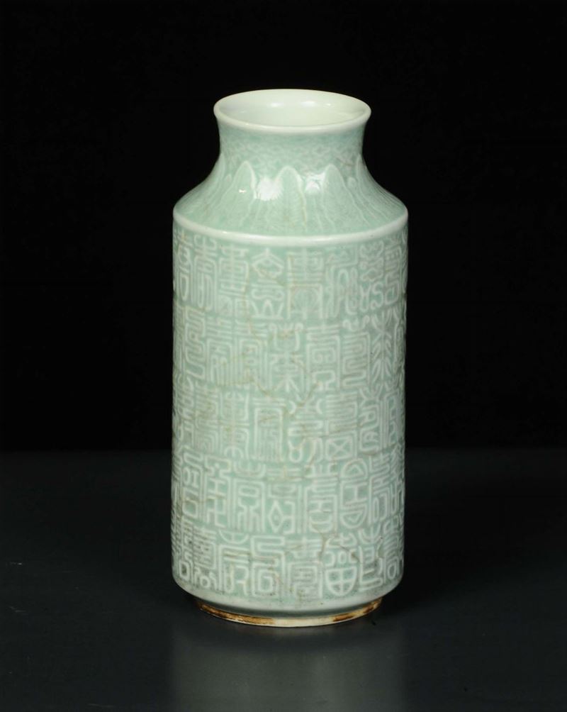 Vaso in porcellana colore verde oliva con vetrificazione celadon, fine XVIII secolo  - Asta Arte Orientale - Cambi Casa d'Aste