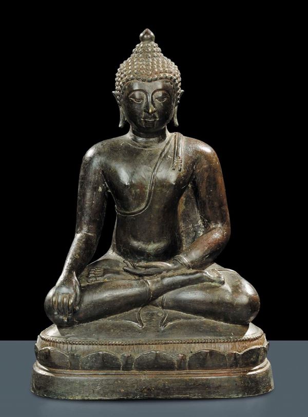 Buddha seduto su base a fiore di loto, Tailandia XVIII secolo