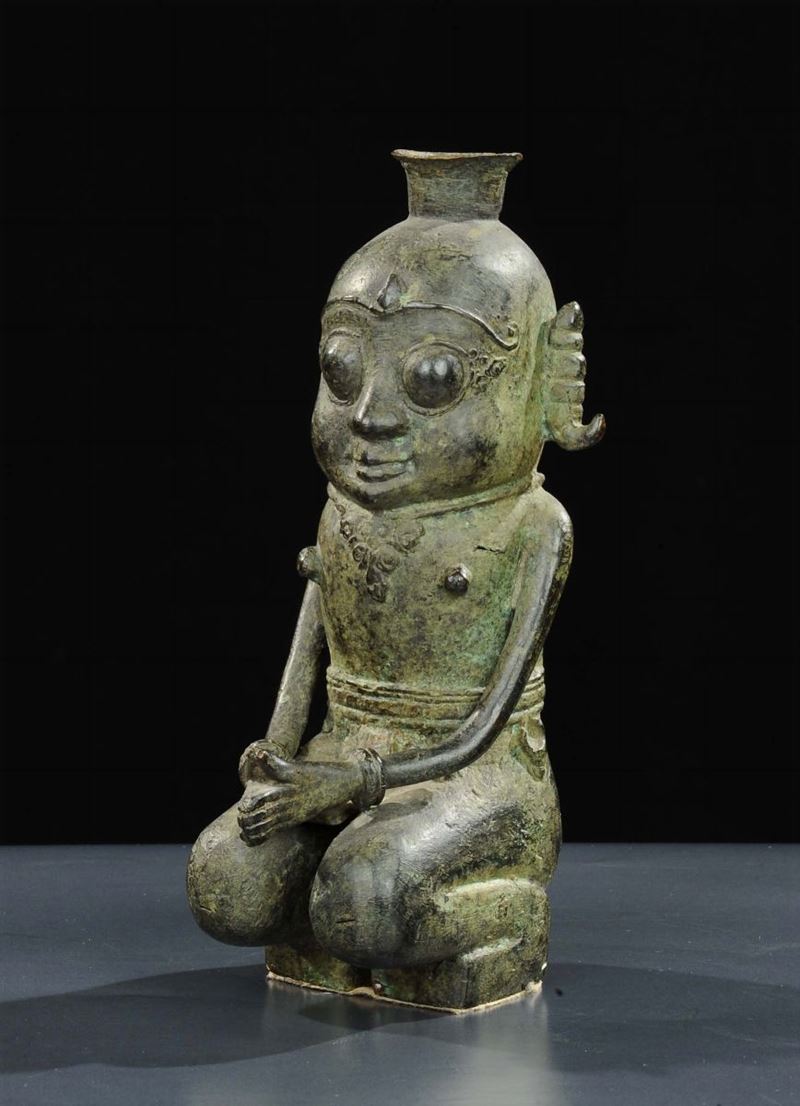 Divinità indonesiana in bronzo, inizio XIX secolo  - Asta Arte Orientale - Cambi Casa d'Aste