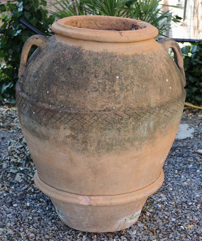 Orcio in terracotta  con stemma floreale in rilevo  - Auction Antiques and Old Masters - Cambi Casa d'Aste