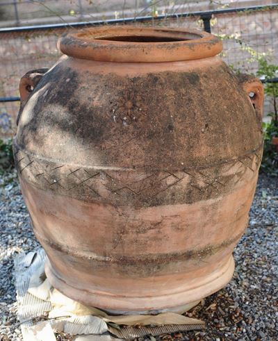Orcio in Terracotta con Stemma Floreale in Rilevo