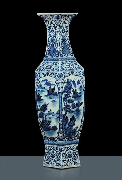 Vaso Esagonale in Porcellana, Cina Fine XIX Secolo