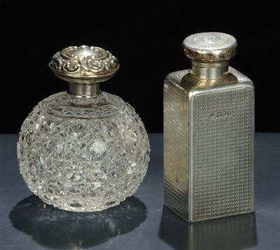 Pçiccola Bottiglia a Base Quadrata in Argento, Inghilterra, Londra 1910