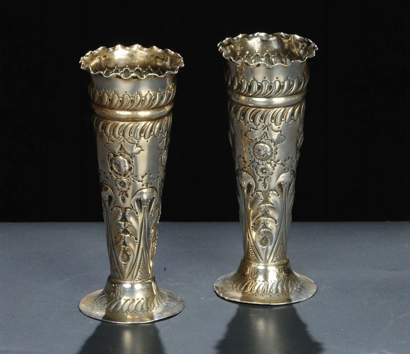 Due vasetti da fiori in argento, Londra 1896/7  - Auction OnLine Auction 12-2011 - Cambi Casa d'Aste