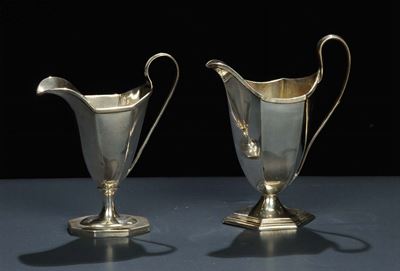 Due Lattiere in Argento, Sheffield Fine XIX Inizio XX Secolo, Gr. 300 Circa