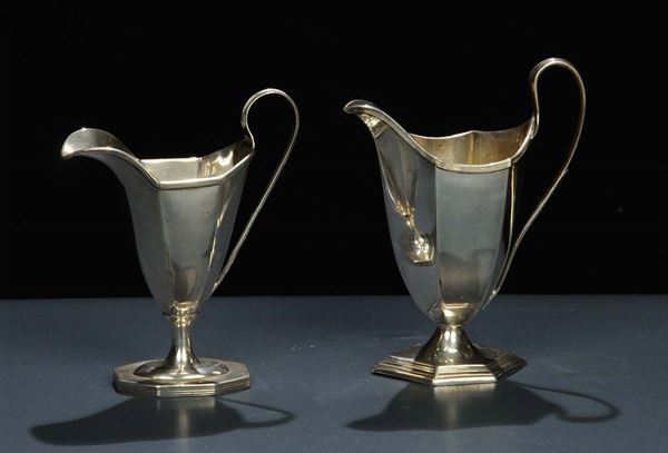 Due lattiere in argento, Sheffield fine XIX inizio XX secolo, gr. 300 circa