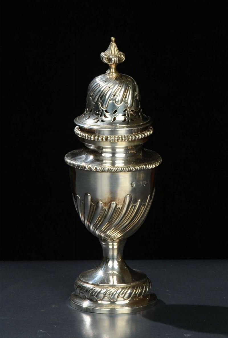 Spargizucchero in argento, Londra 1912/14, gr. 220 circa  - Asta Asta OnLine 12-2011 - Cambi Casa d'Aste