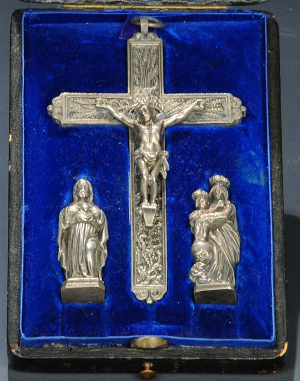Cofanetto liturgico in argento con crocefisso e sculturine, Francia XIX secolo
