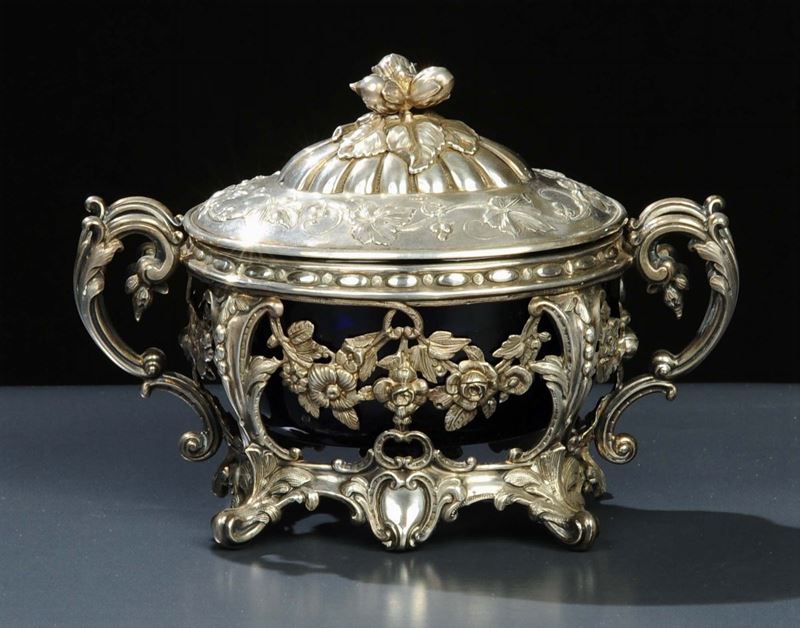 Porta bon bon in argento con coppa in vetro blu, Francia XIX secolo, gr. 300 circa  - Auction OnLine Auction 12-2011 - Cambi Casa d'Aste
