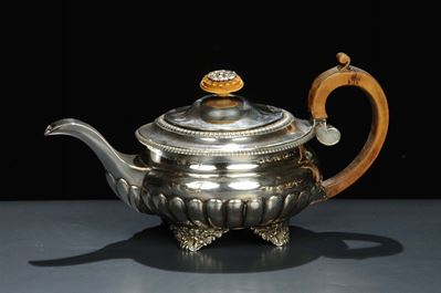 Teiera Giorgio III in Argento, Londra Inizio XIX Secolo, Gr. 700 Circa