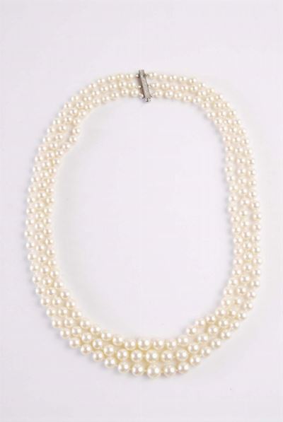 Collana Composta da Tre Fili di Perle Akoya