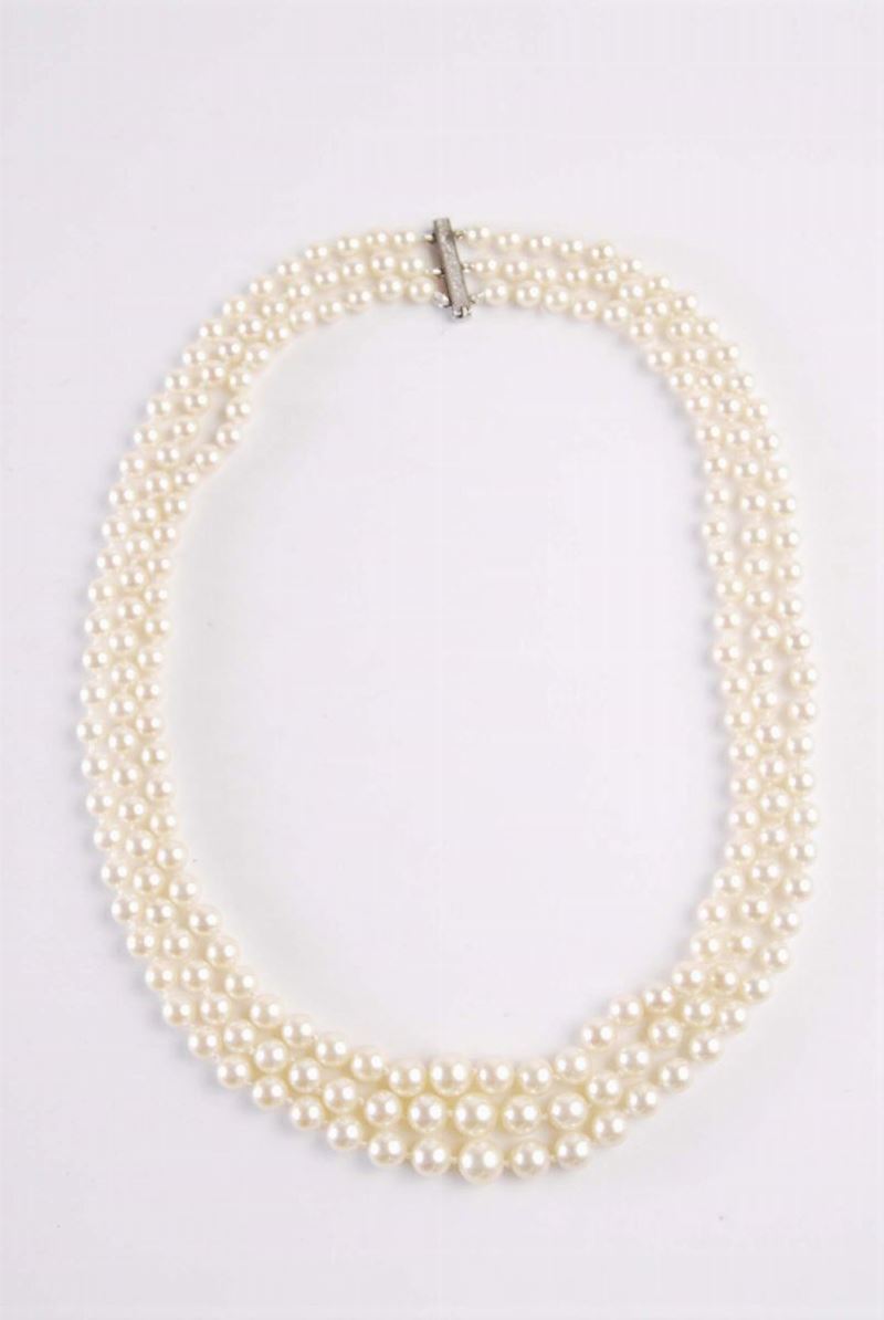 Collana composta da tre fili di perle Akoya  - Asta Orologi e Gioielli Antichi e Contemporanei - Cambi Casa d'Aste