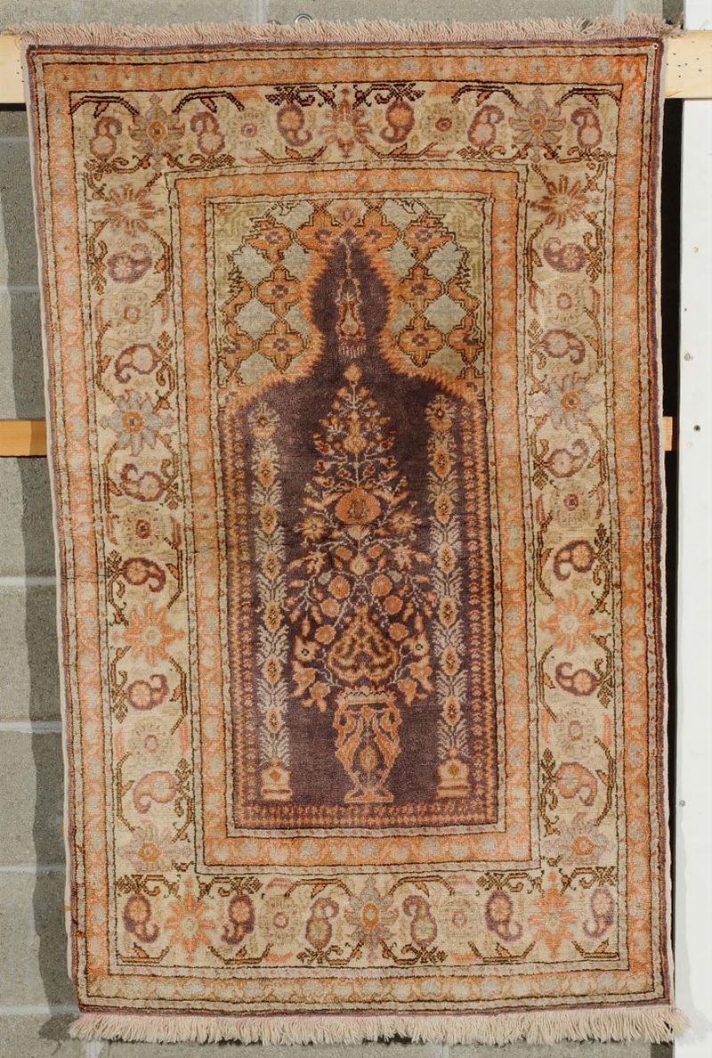 Tappeto anatolico Kayseri a preghiera, metà XX secolo,  - Asta Tappeti Antichi - Cambi Casa d'Aste